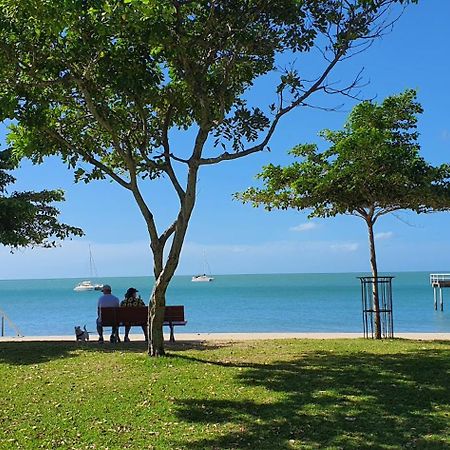Villa Venezia Apt 3 - Spacious Hervey Bay Beachfront Apartment מראה חיצוני תמונה
