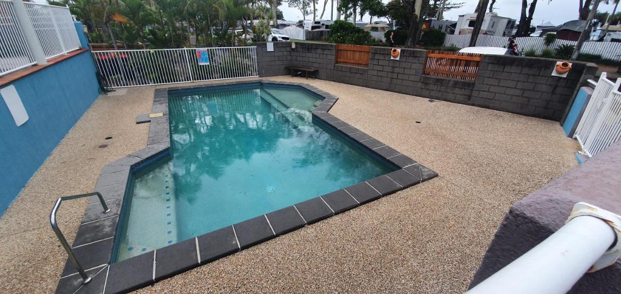 Villa Venezia Apt 3 - Spacious Hervey Bay Beachfront Apartment מראה חיצוני תמונה