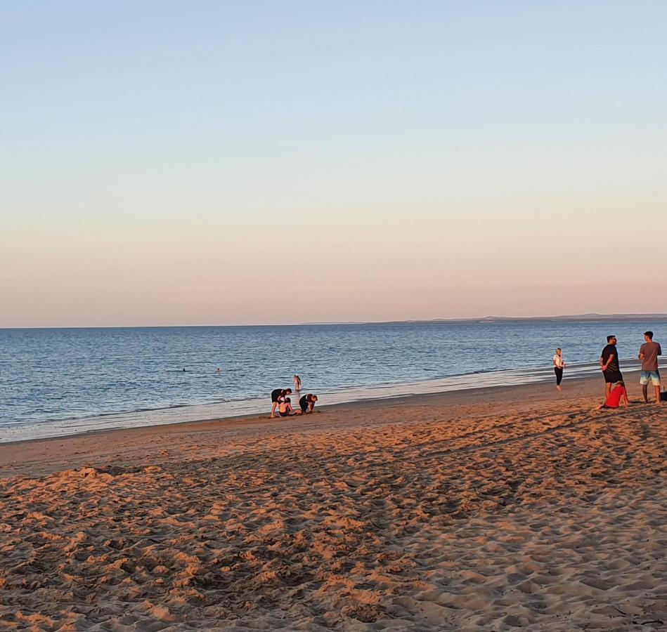 Villa Venezia Apt 3 - Spacious Hervey Bay Beachfront Apartment מראה חיצוני תמונה